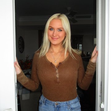 Dani57 from New York,United States